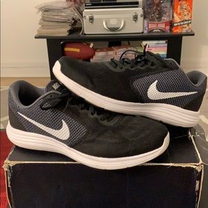 Nike revolution